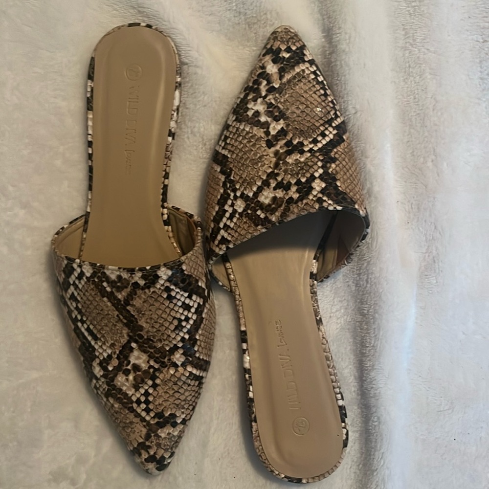 Lola Shoetique Snake Mules Size 6.5